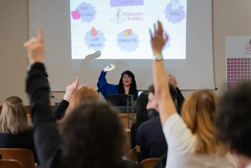 La Dott.ssa Valentina Capoccia durante una formazione Dimagrire in Estetica